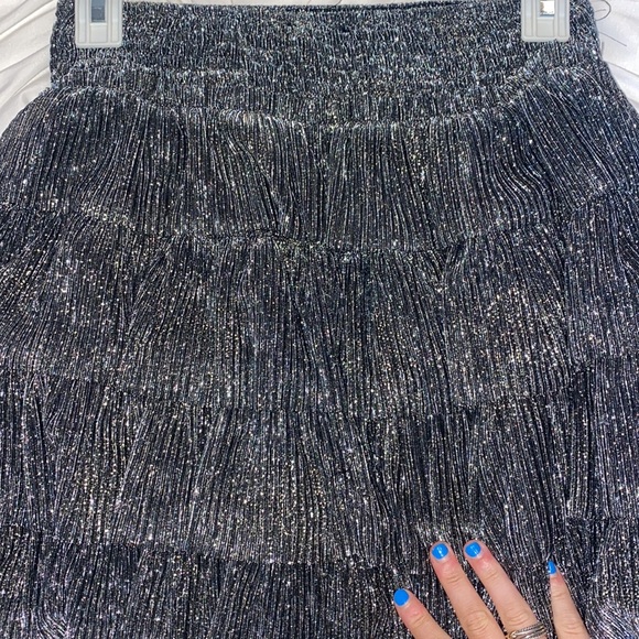Storia black and silver tiered-pleated ruffle mini skirt - Picture 3 of 4
